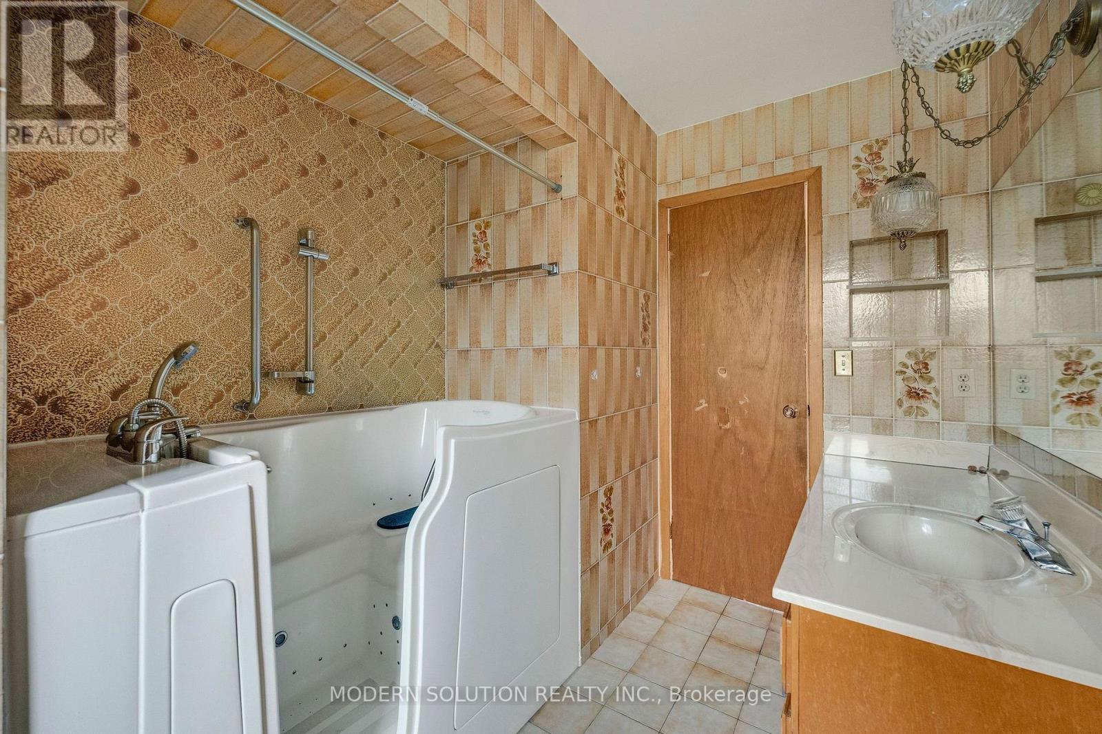 114 Elmcrest Road, Toronto, ON