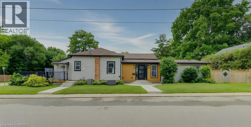 17 Amelia Street, Paris, ON
