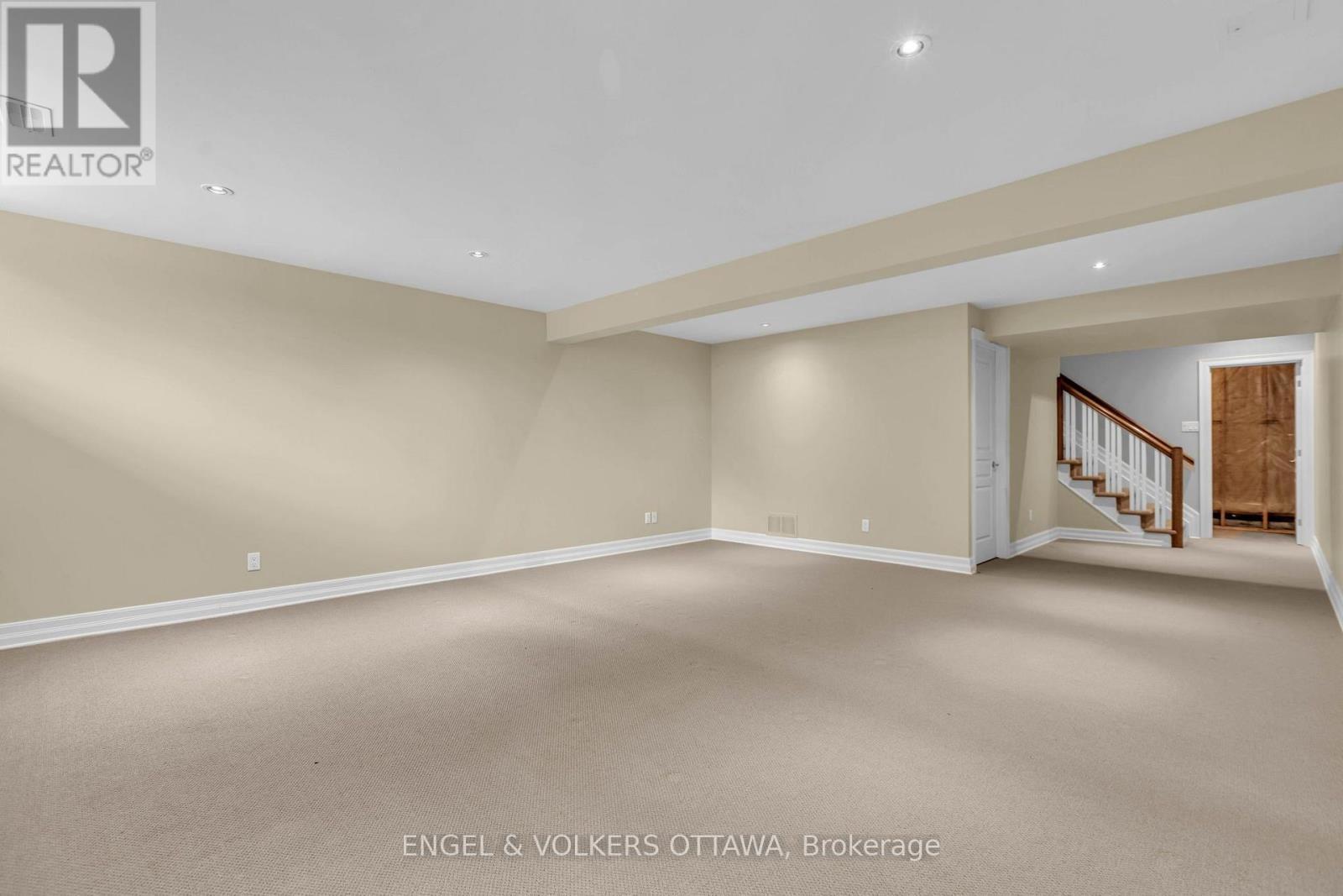 108 Manorhill Private, Ottawa, ON
