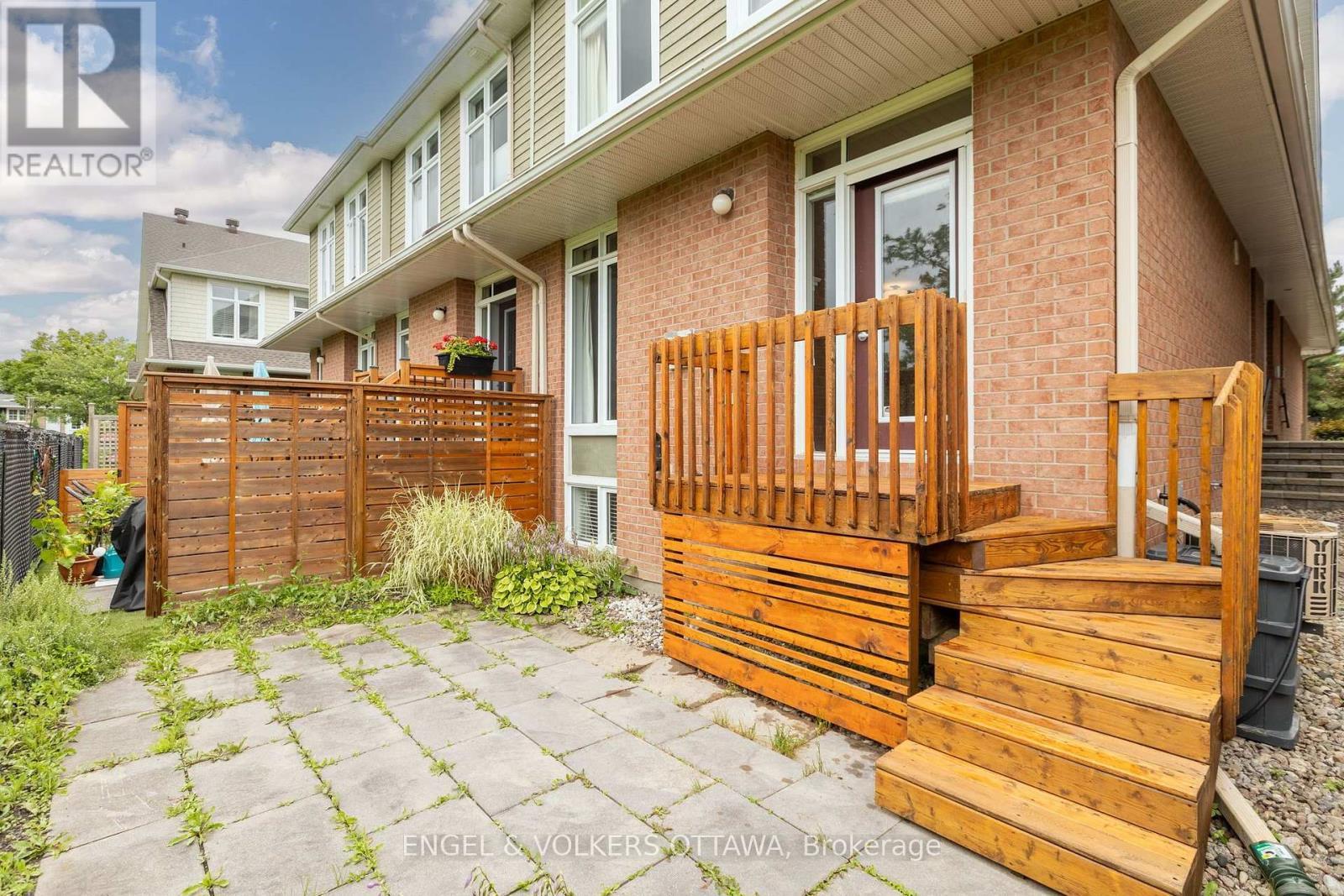 108 Manorhill Private, Ottawa, ON