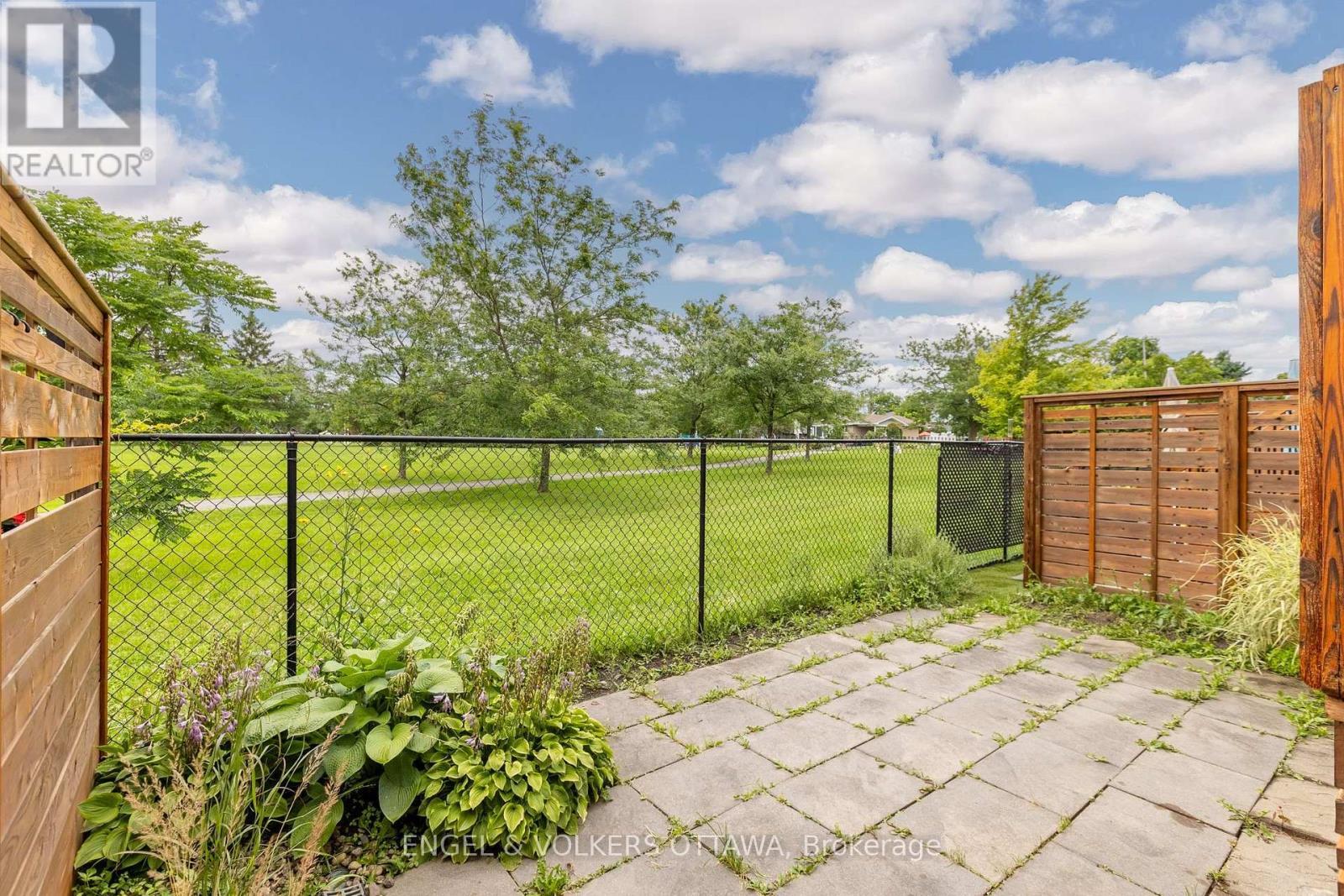 108 Manorhill Private, Ottawa, ON