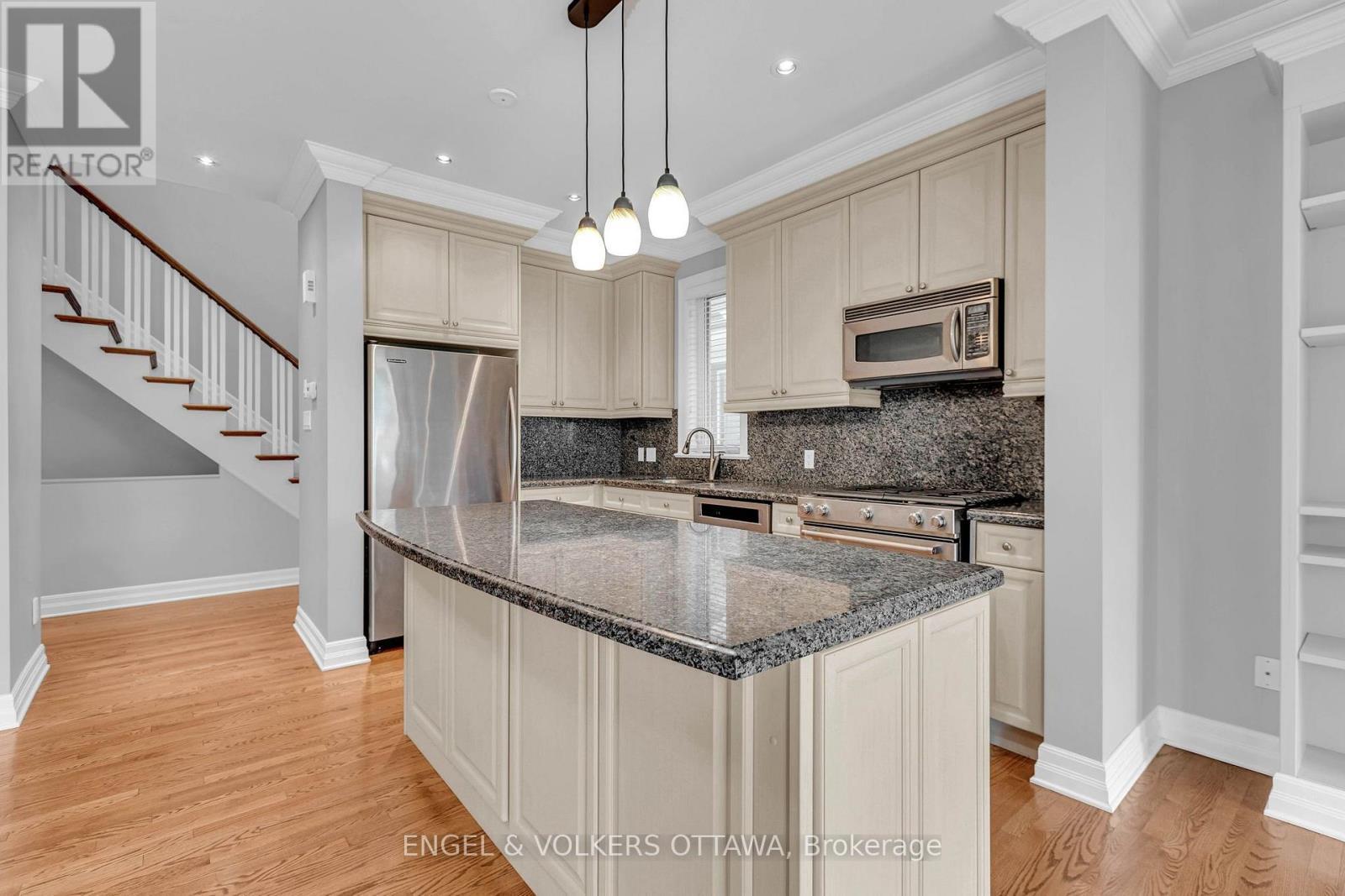 108 Manorhill Private, Ottawa, ON