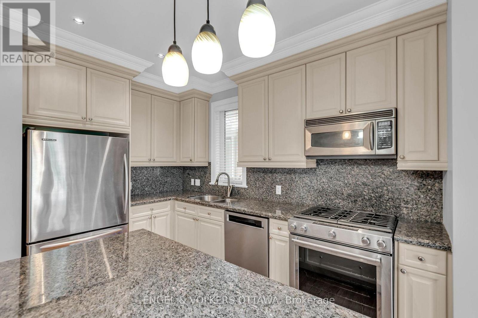 108 Manorhill Private, Ottawa, ON