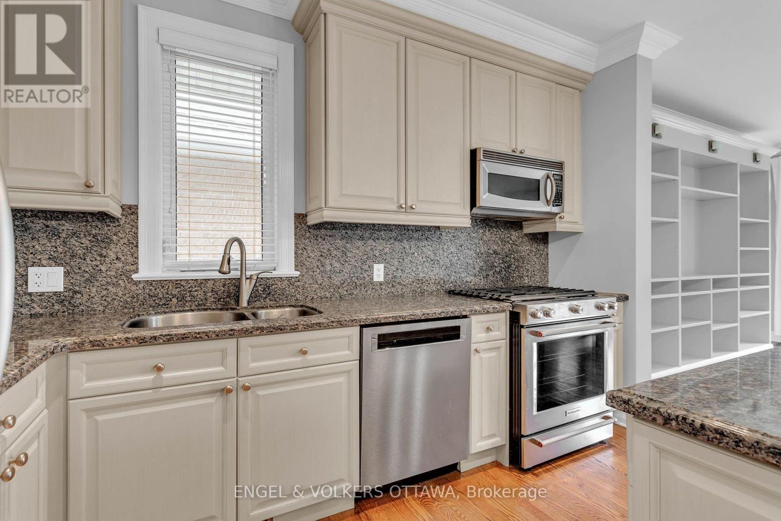 108 Manorhill Private, Ottawa, ON
