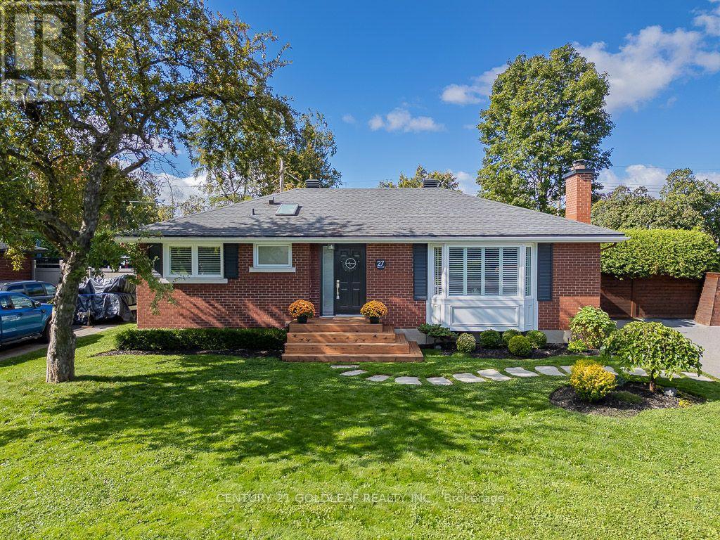 27 Roundhay Drive, Ottawa, ON