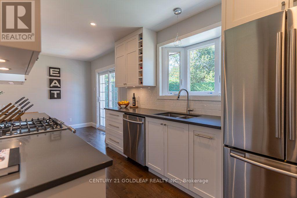 27 Roundhay Drive, Ottawa, ON