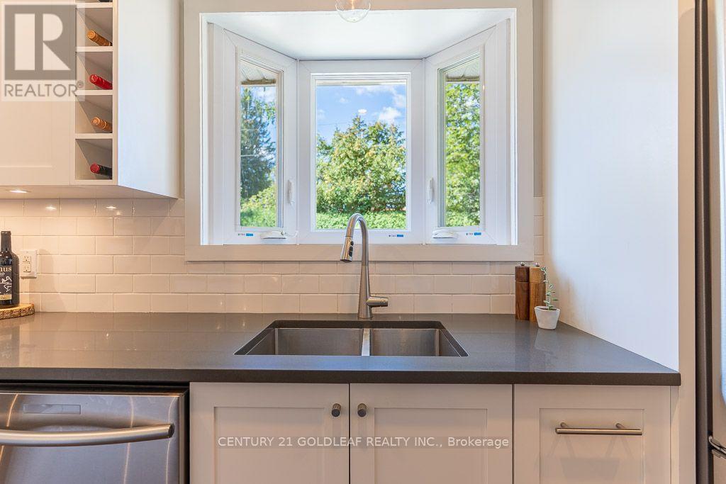 27 Roundhay Drive, Ottawa, ON