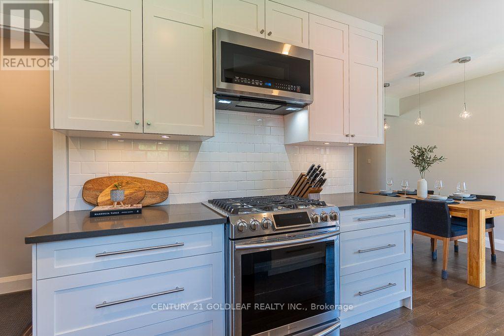 27 Roundhay Drive, Ottawa, ON