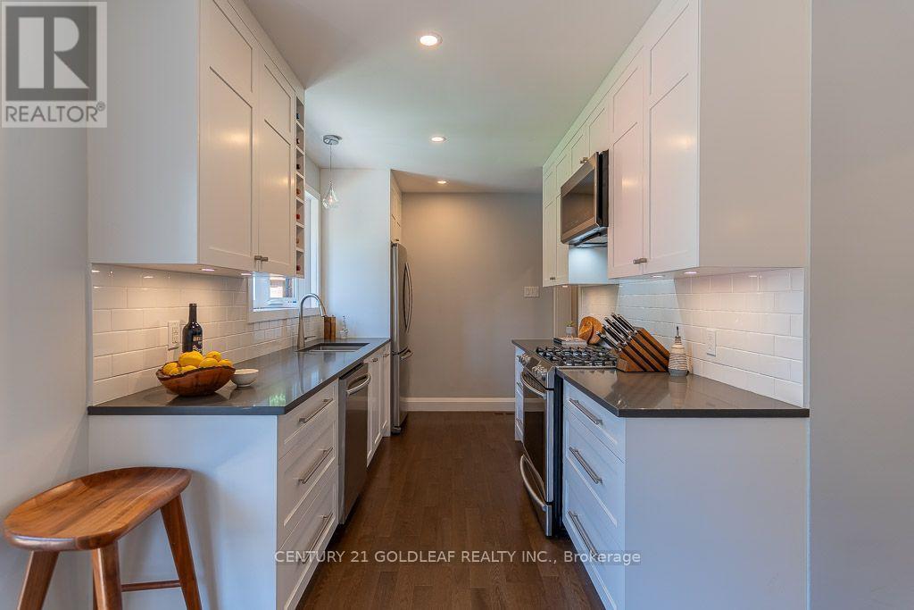 27 Roundhay Drive, Ottawa, ON