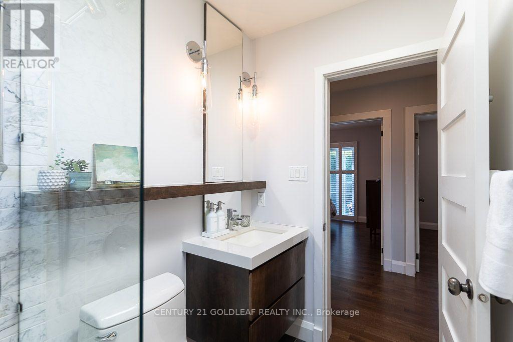 27 Roundhay Drive, Ottawa, ON