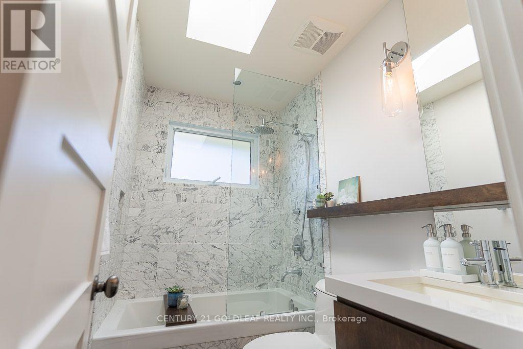27 Roundhay Drive, Ottawa, ON