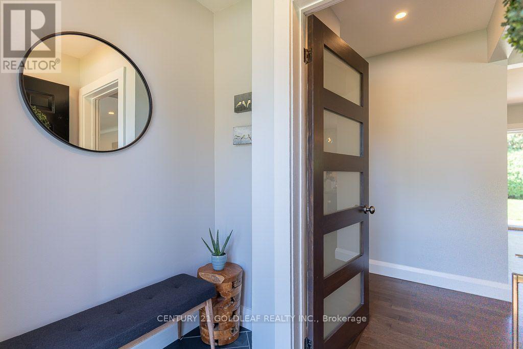 27 Roundhay Drive, Ottawa, ON