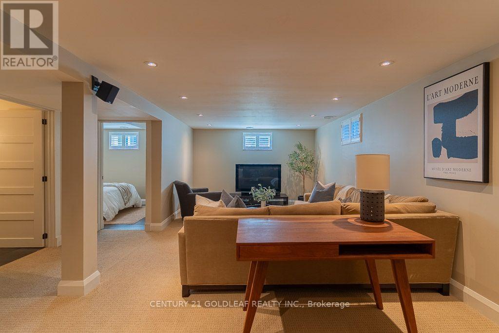 27 Roundhay Drive, Ottawa, ON
