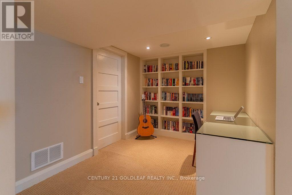27 Roundhay Drive, Ottawa, ON