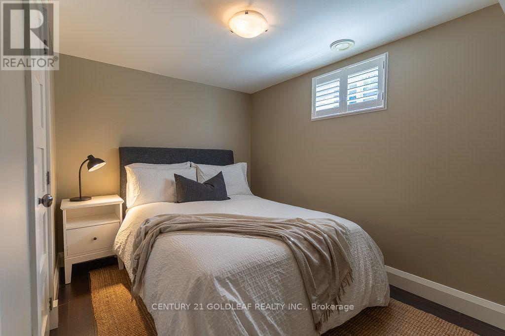 27 Roundhay Drive, Ottawa, ON