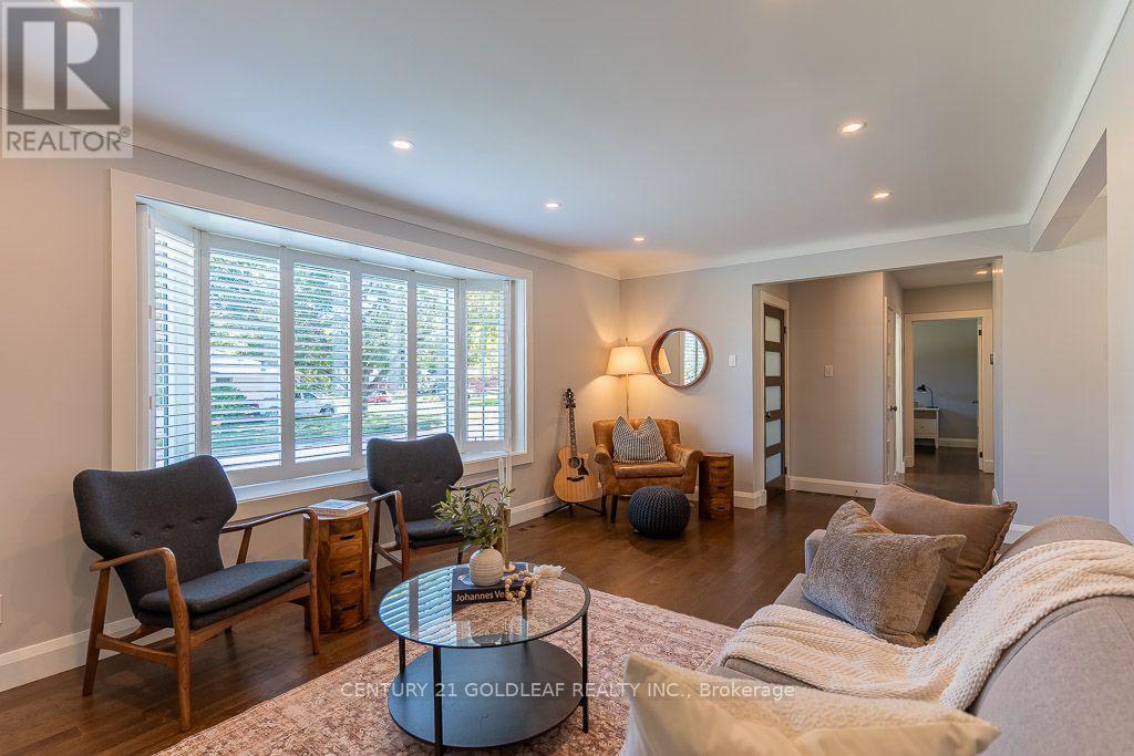 27 Roundhay Drive, Ottawa, ON