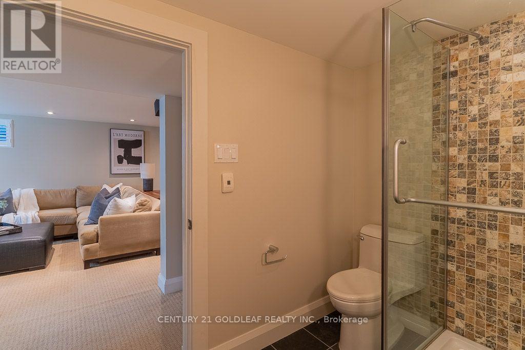 27 Roundhay Drive, Ottawa, ON