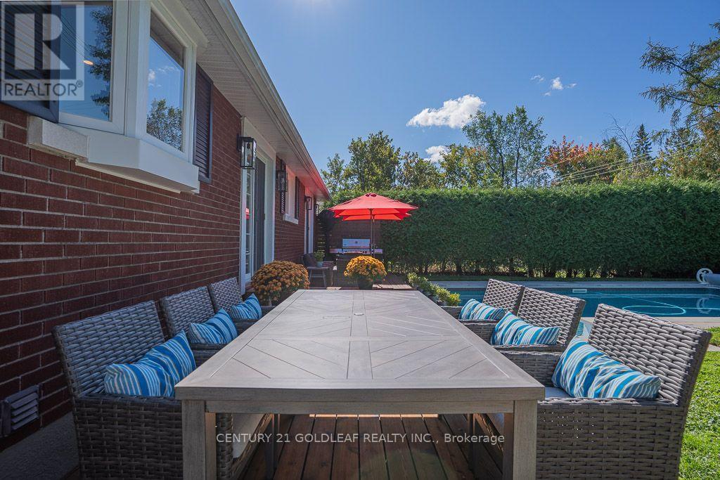 27 Roundhay Drive, Ottawa, ON