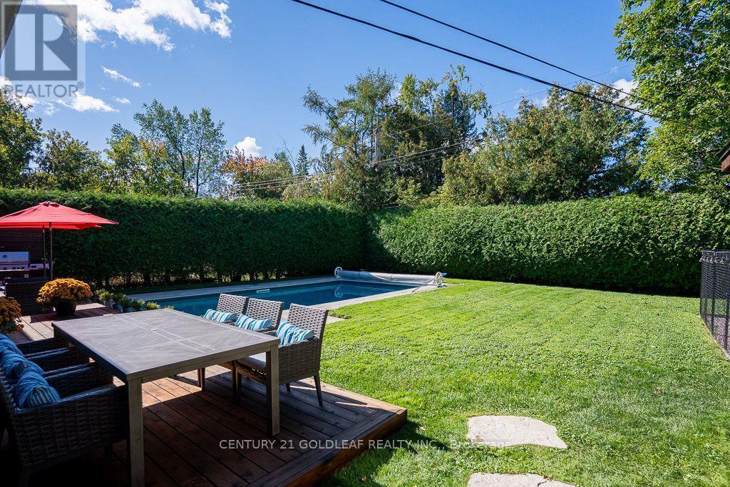 27 Roundhay Drive, Ottawa, ON
