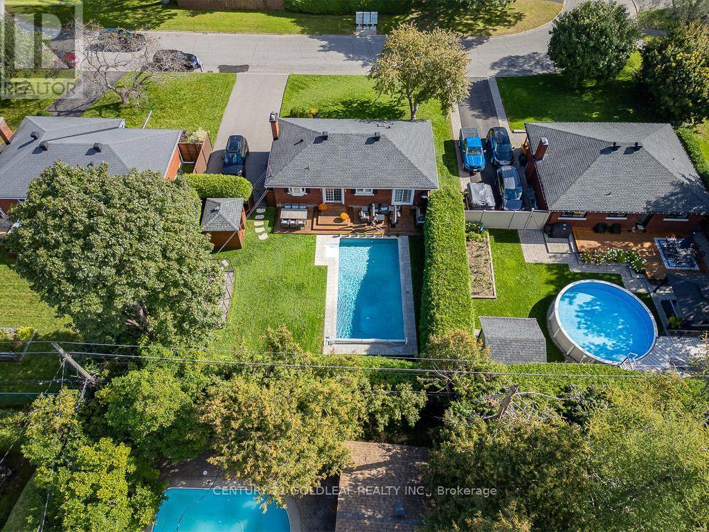 27 Roundhay Drive, Ottawa, ON