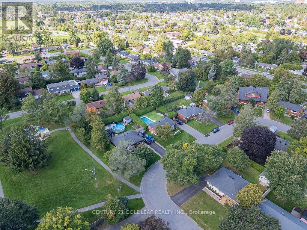 27 Roundhay Drive, Ottawa, ON