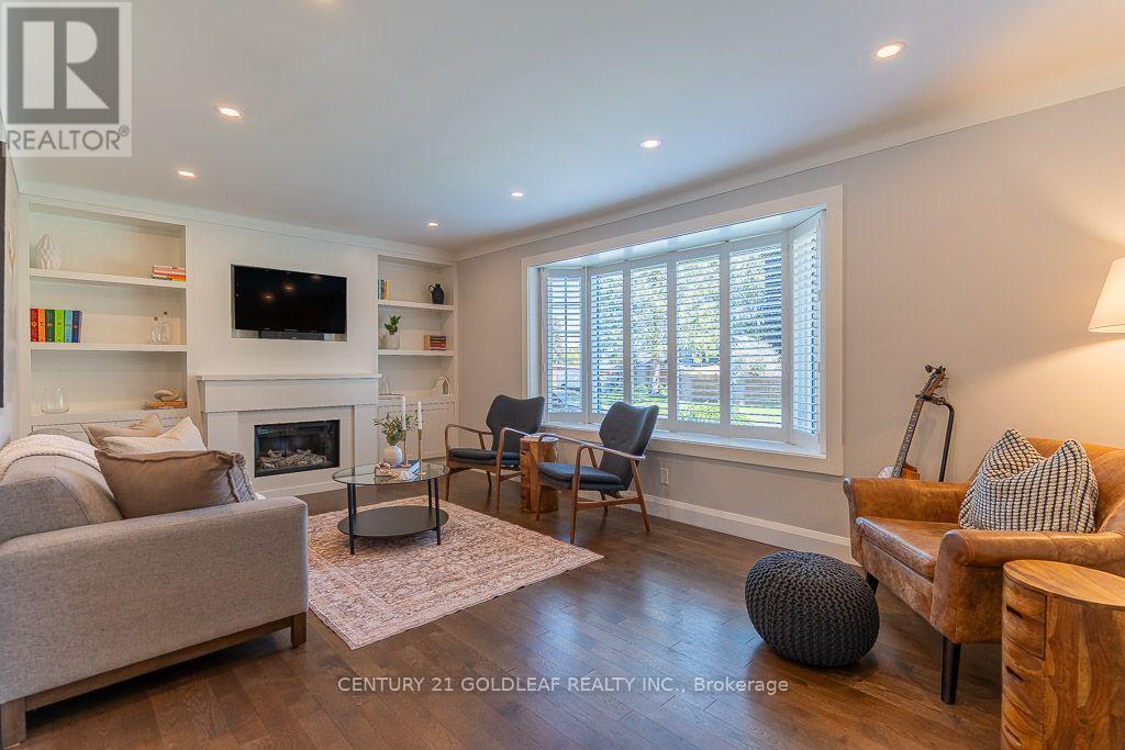 27 Roundhay Drive, Ottawa, ON