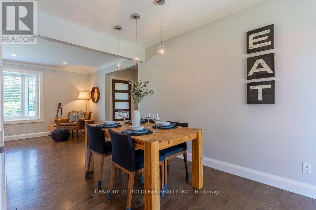 27 Roundhay Drive, Ottawa, ON