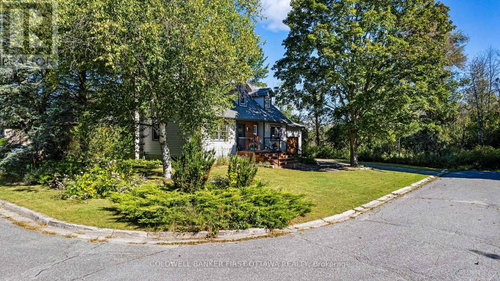 Spacious corner lot in the dead end street - 25 Robert Road, Perth, ON
