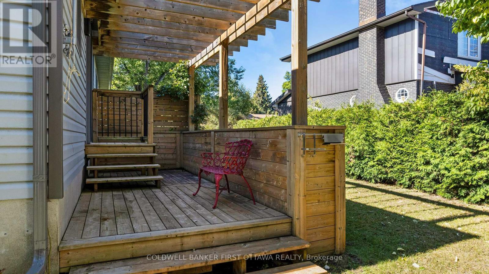 Backyard porch with built-in planters - 25 Robert Road, Perth, ON