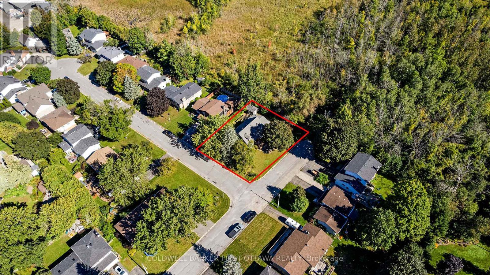 Located in heart of Perth, 55 min to Ottawa - 25 Robert Road, Perth, ON