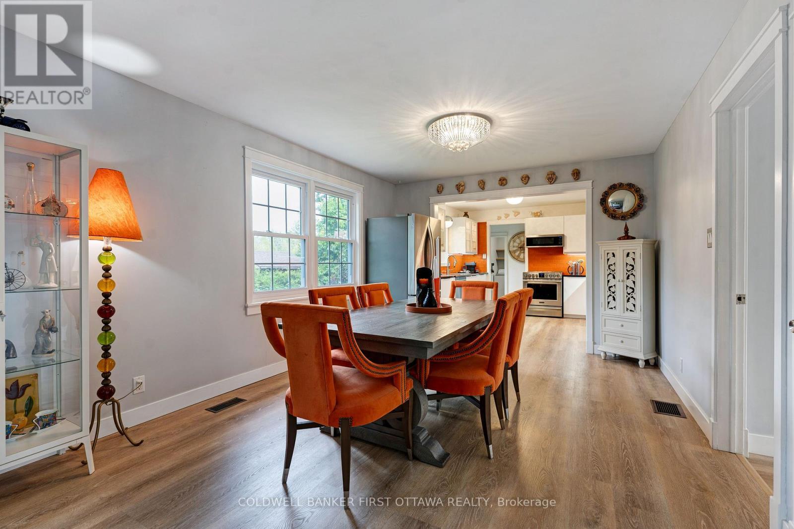Elegant dining room adjustent to kitchen and livin - 25 Robert Road, Perth, ON