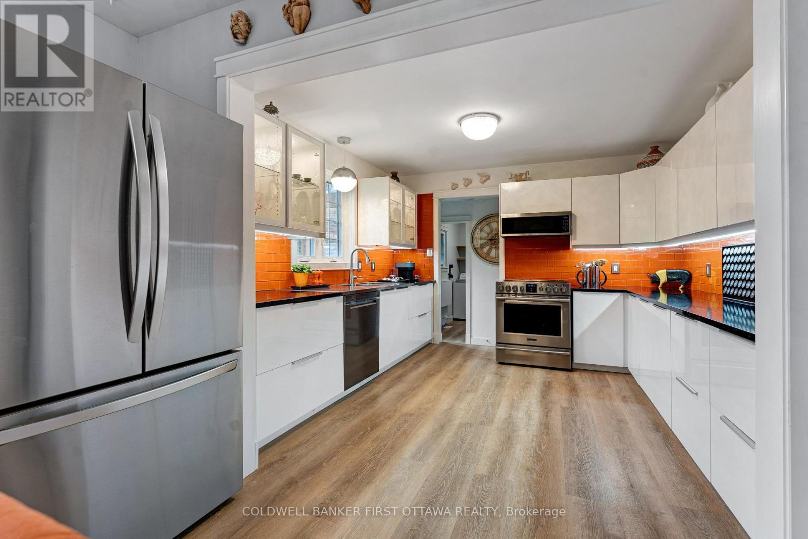 Modern functional kitchen with plenty of storage - 25 Robert Road, Perth, ON