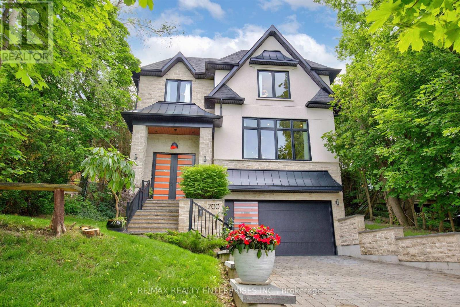 700 Hillcrest Road, Pickering, ON