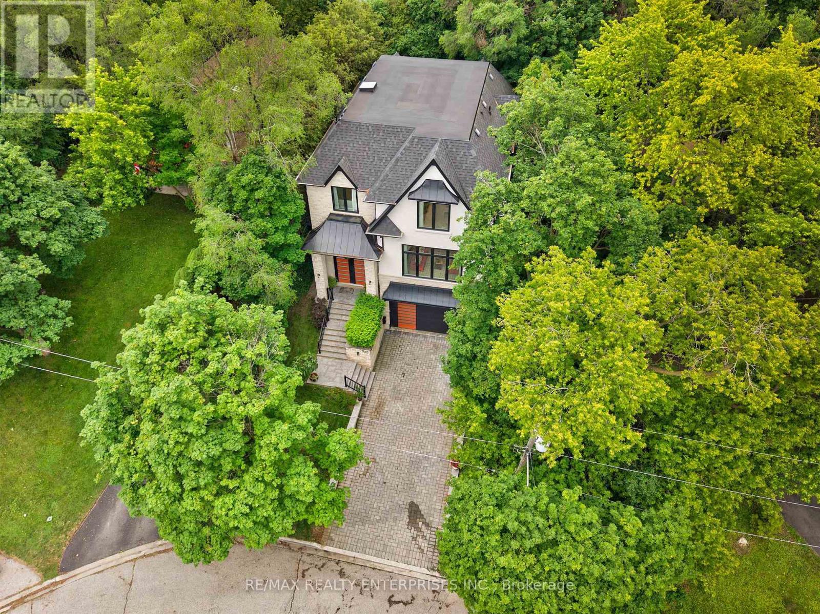 700 Hillcrest Road, Pickering, ON