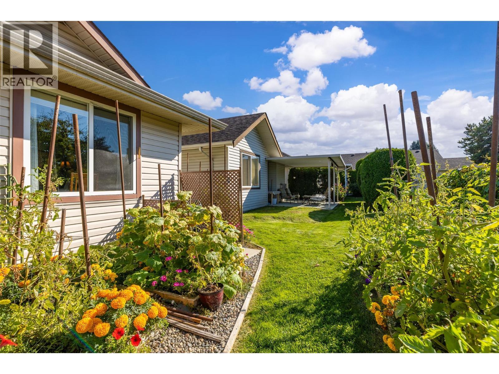 Centrally located close to shopping, recreation, services, and amenities. - 1188 Houghton Road Unit# 122, Kelowna, BC