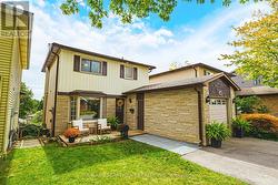 19 HILLSDALE COURT Hamilton, ON L9H 6H1