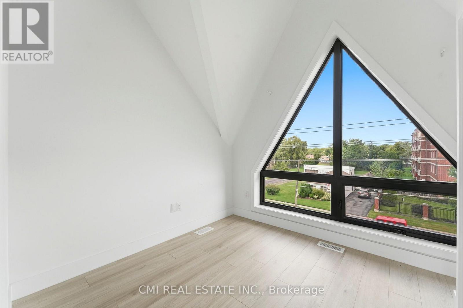 302 - 7277 Wilson Crescent, Niagara Falls, ON