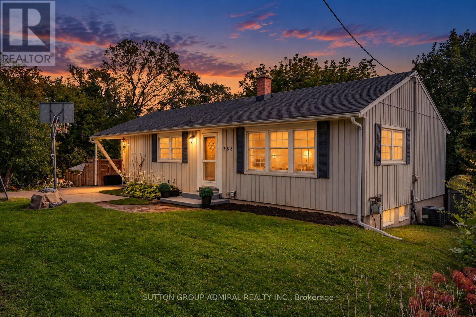 Virtual Twilight - 788 Allan Avenue, Newmarket, ON