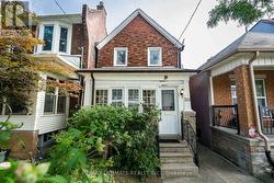 251 BOON AVENUE Toronto, ON M6E 3Z7