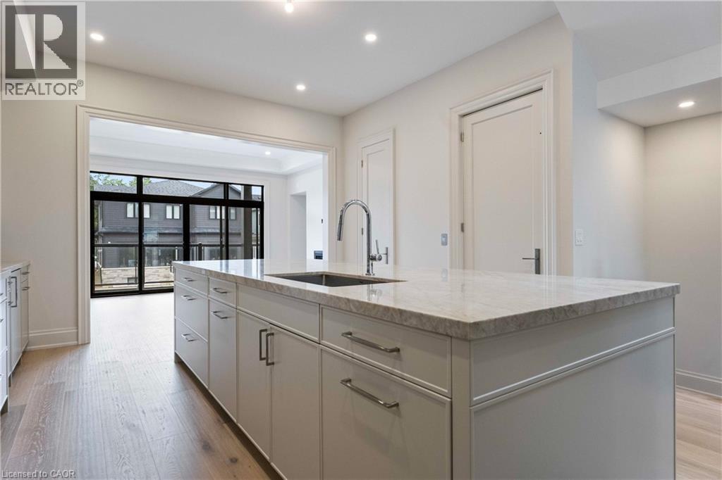 335 Helen Lawson Lane, Oakville, ON