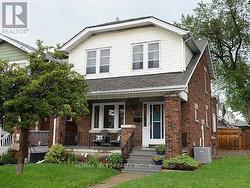 811 COXWELL AVENUE Toronto, ON M4C 3E5