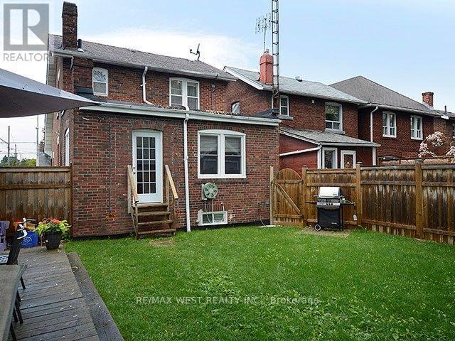811 Coxwell Avenue, Toronto, ON