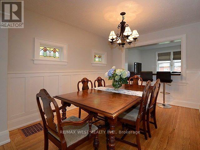 811 Coxwell Avenue, Toronto, ON