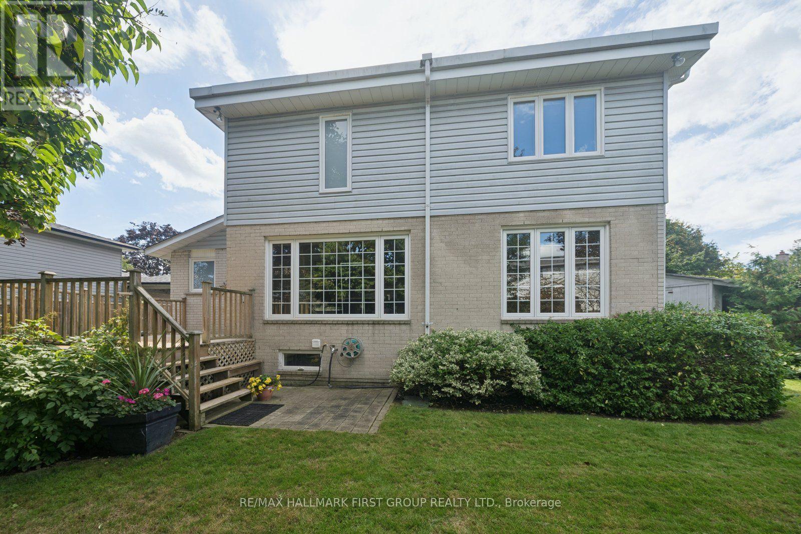 Private Yard Gorgeous Gardens - 920 Essa Crescent, Pickering, ON
