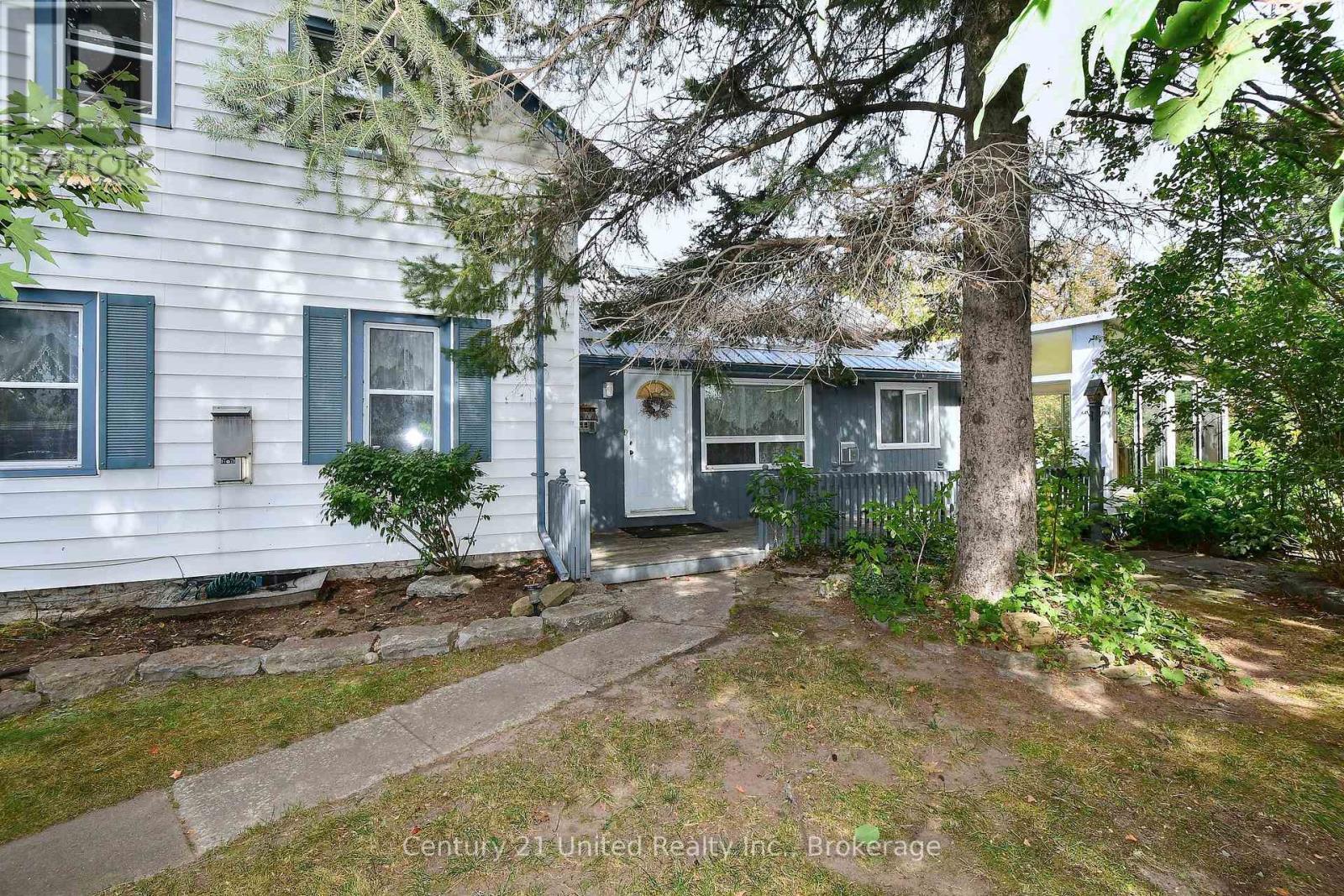136 Water Street, Selwyn, ON