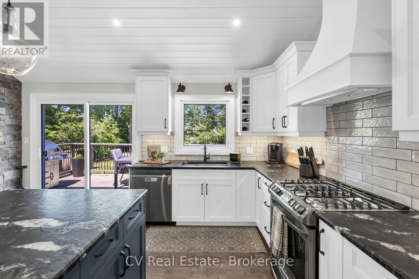 22 Baycrest Drive, Barrie (North Shore), ON