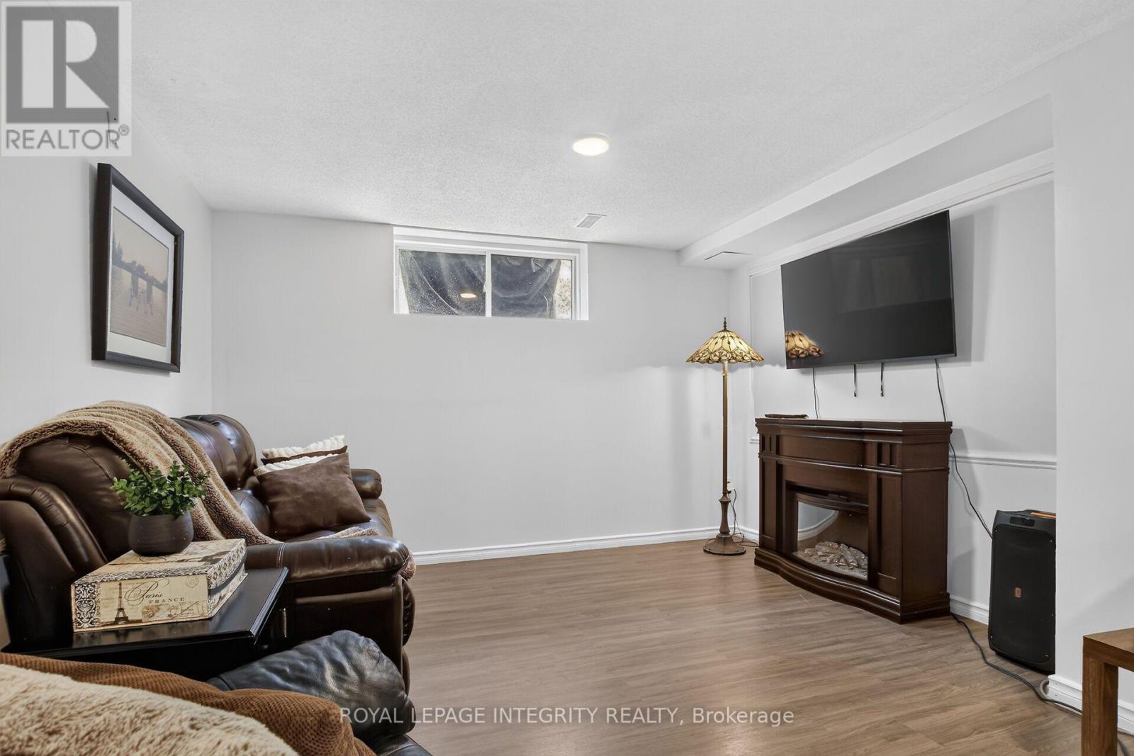 1 Chantilly Gate, Ottawa, ON