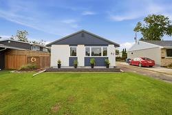 42 Gatineau Bay Winnipeg, MB R2J 1T8