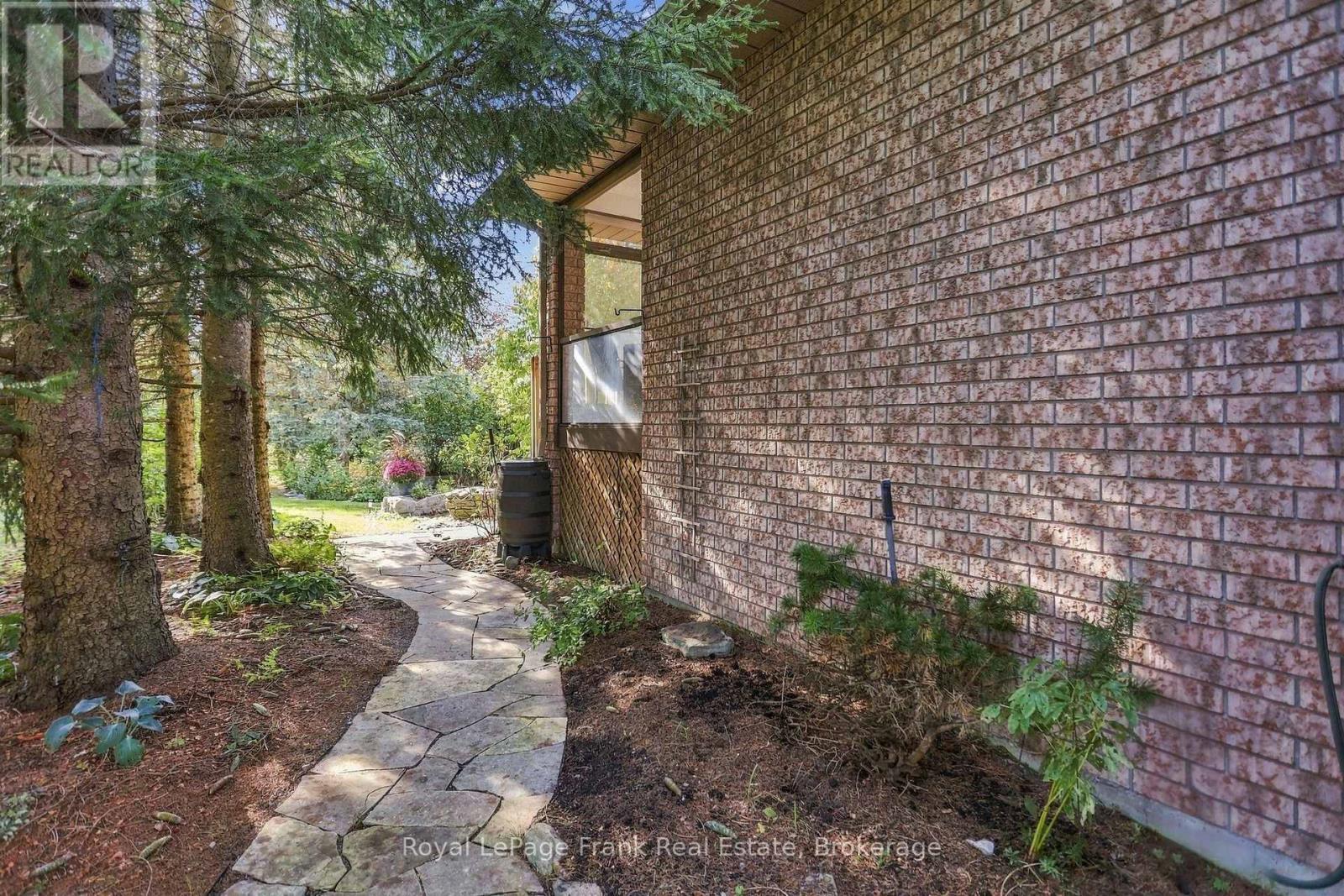 SIDE PATH TO REAR YARD - 3 Ports Drive, Kawartha Lakes (Bobcaygeon), ON