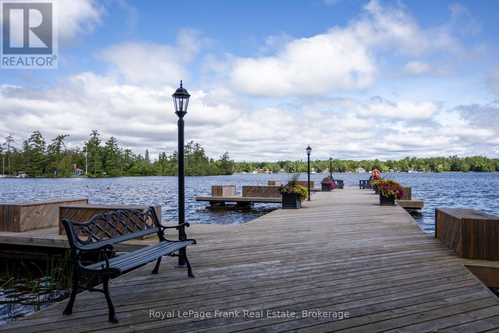 A LOVELY SITING AREA TO ENJOY THE WATERFRONT - 3 Ports Drive, Kawartha Lakes (Bobcaygeon), ON